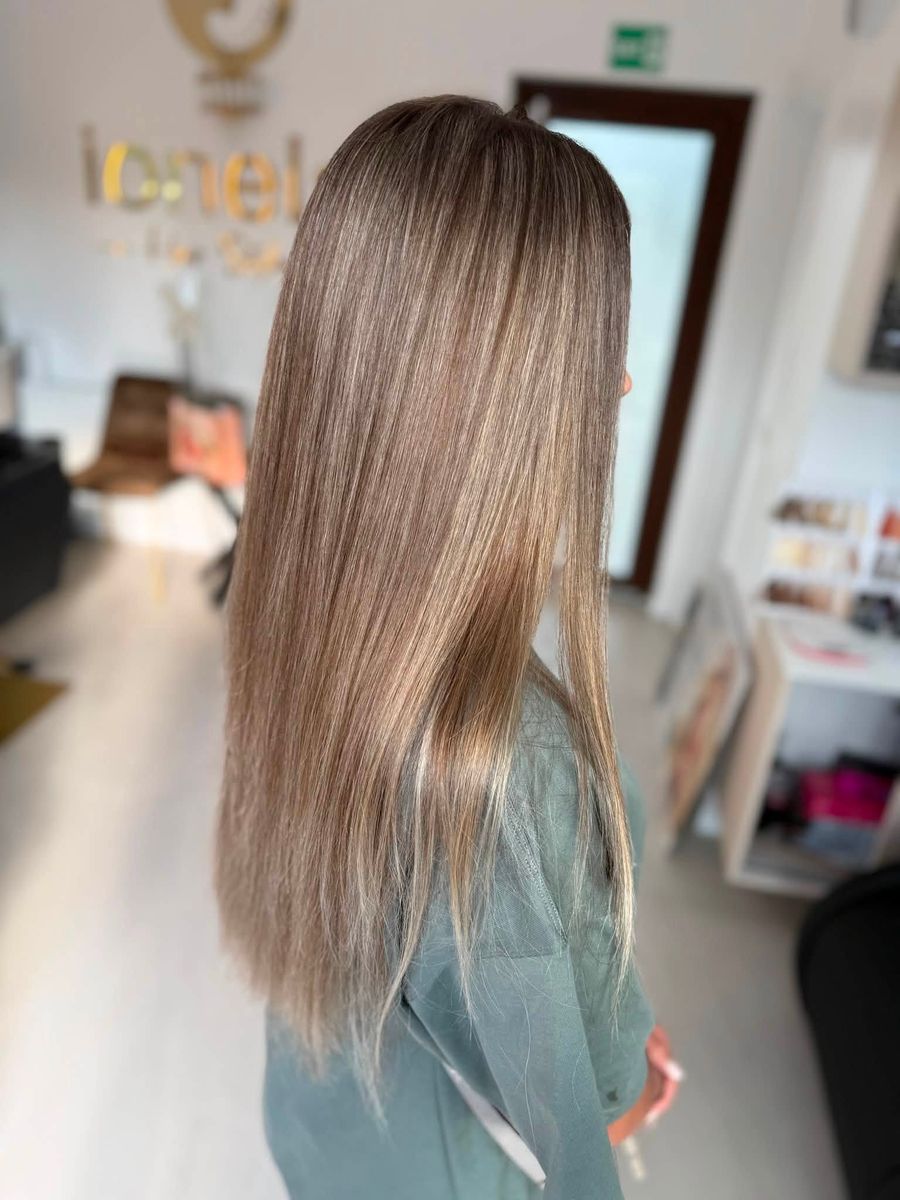 Lucrare semnătură — balayage blond, IONELA HAIR STYLE
